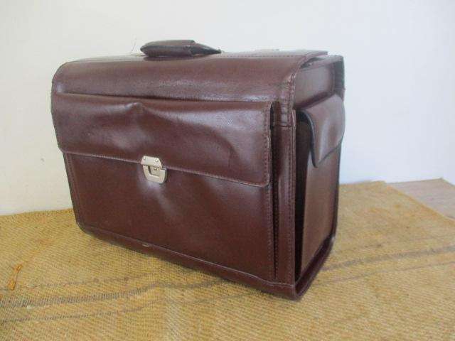 From Plane To Boardroom With This Prestigious And Stylish Gino De Vinci Pilot's Case