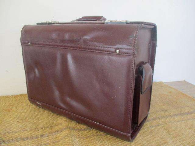 From Plane To Boardroom With This Prestigious And Stylish Gino De Vinci Pilot's Case