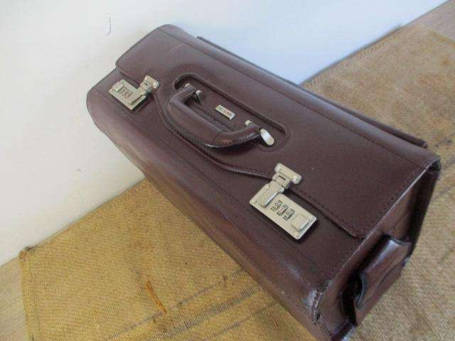 From Plane To Boardroom With This Prestigious And Stylish Gino De Vinci Pilot's Case