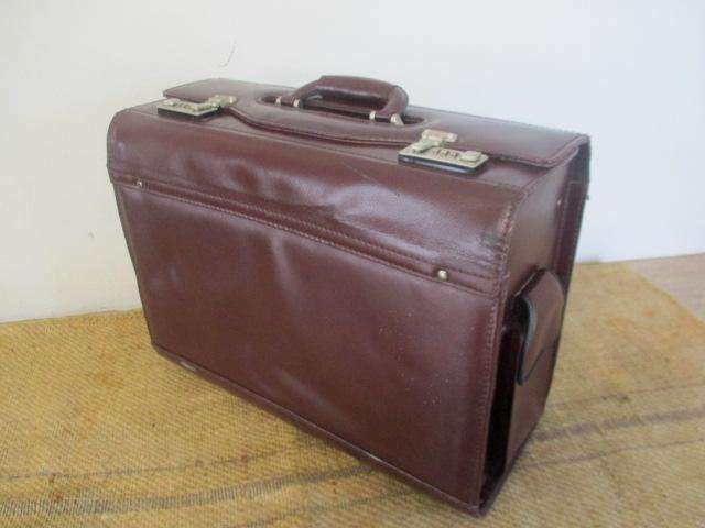 From Plane To Boardroom With This Prestigious And Stylish Gino De Vinci Pilot's Case