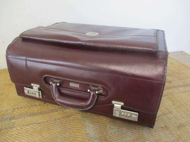 From Plane To Boardroom With This Prestigious And Stylish Gino De Vinci Pilot's Case
