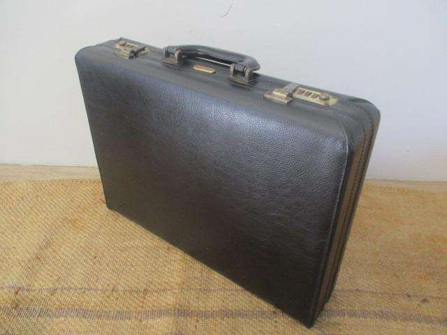 Relisted.......Smart Vintage Pierre Cardin Briefcase