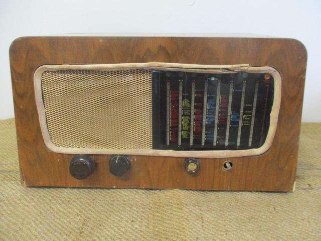 For Restoration.........Vintage PYE Model Type 39 G Valve Radio              1951