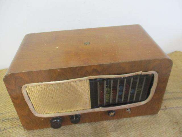 For Restoration.........Vintage PYE Model Type 39 G Valve Radio              1951