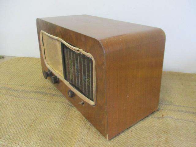 For Restoration.........Vintage PYE Model Type 39 G Valve Radio              1951