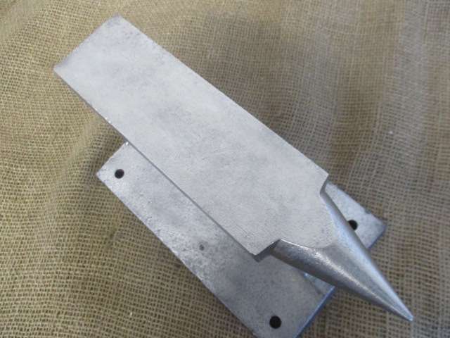 Don't Let This One Slips Your Hand........Magnificent Railway Line Heavy Duty Anvil