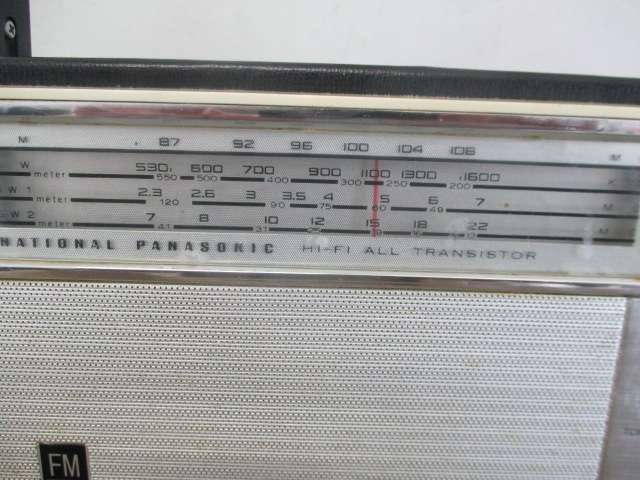 Vintage Naional Panasonic Model RF-840Y Portable Transistor Radio      1960"s
