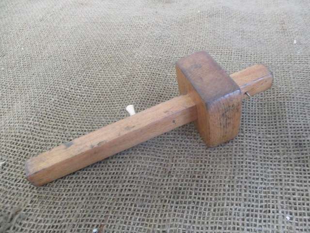 Smart Vintage 7 1/2 inch Carpenter's Marking Gauge
