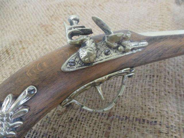 Collectable Vintage Replica Flintlock Pistol With Solid Brass Decorations     Made In England