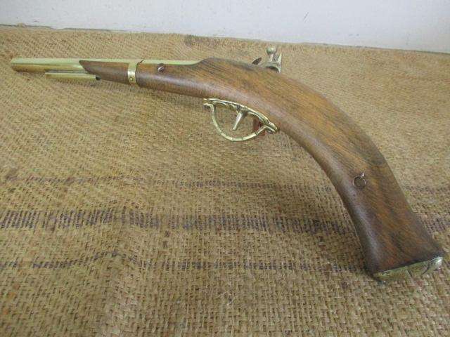 Collectable Vintage Replica Flintlock Pistol With Solid Brass Decorations     Made In England