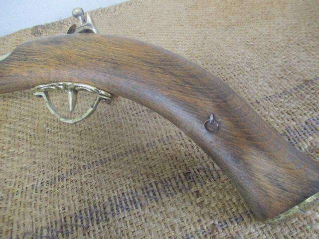 Collectable Vintage Replica Flintlock Pistol With Solid Brass Decorations     Made In England