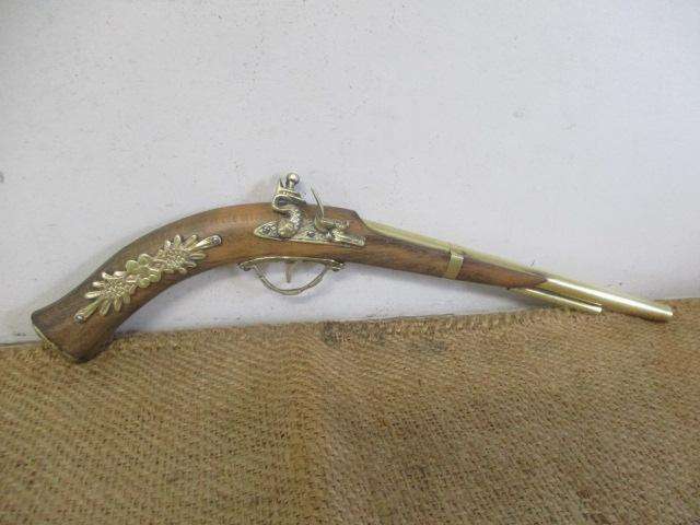 Collectable Vintage Replica Flintlock Pistol With Solid Brass Decorations     Made In England