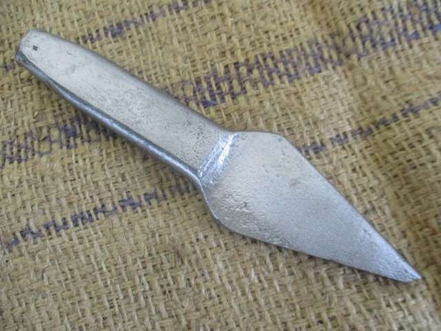A Great Collection Of Three Vintage Sturdy Chisels Ideally For Brick And Stone Work