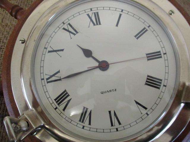 Beautiful Vintage Wall Mounted Maritime Ships Wheel Quartz Clock