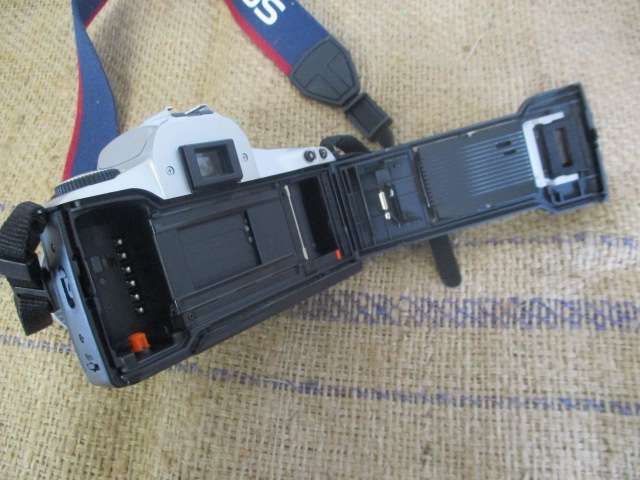 Nice Vintage Canon EOS 300 35mm Film Camera With Film In Shoulder Bag          1999