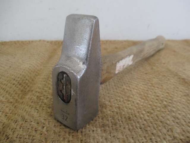 Magnificent Vintage Sandvik 32 Solid Steel 600gr Blacksmith Hammer