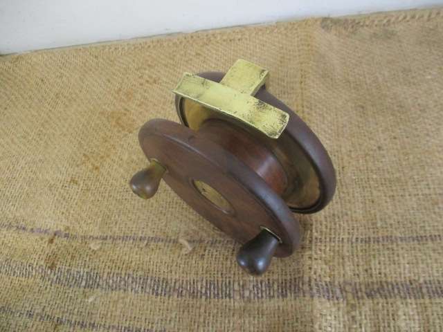 Stunning Vintage 6 inch Wooden Fishing Reel