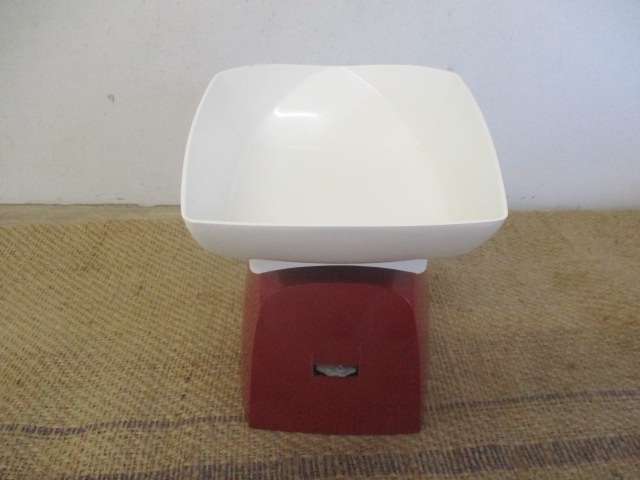 Beautiful Vintage Salter No 511 4kg x 25g Kitchen Scale     Made In South Arica