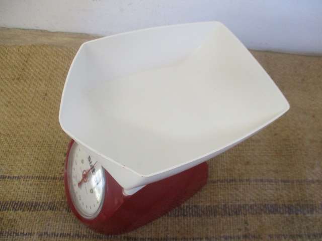 Beautiful Vintage Salter No 511 4kg x 25g Kitchen Scale     Made In South Arica