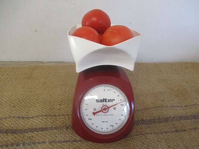 Beautiful Vintage Salter No 511 4kg x 25g Kitchen Scale     Made In South Arica