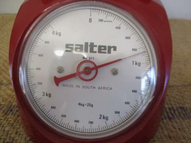 Beautiful Vintage Salter No 511 4kg x 25g Kitchen Scale     Made In South Arica