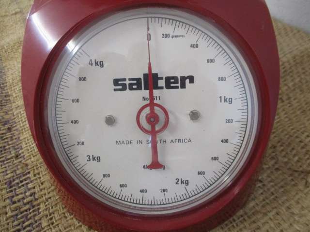 Beautiful Vintage Salter No 511 4kg x 25g Kitchen Scale     Made In South Arica