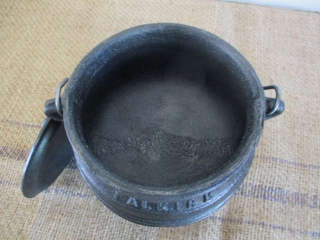 Nice Falkirk 3 Legged Solid Cast Iron Size 1/2 Potjie Pot