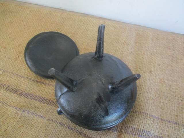 Nice Falkirk 3 Legged Solid Cast Iron Size 1/2 Potjie Pot