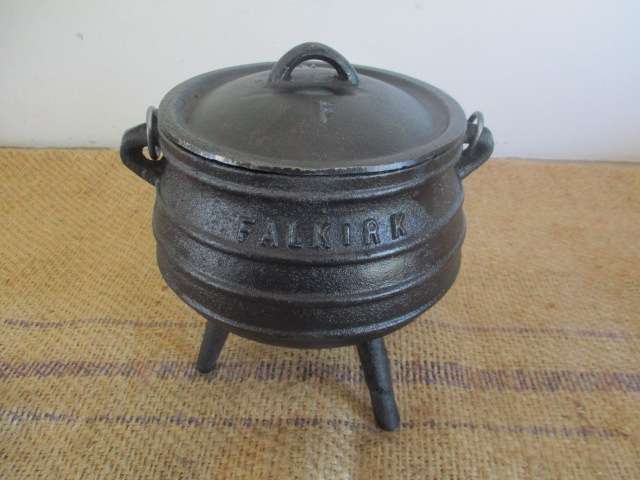 Nice Falkirk 3 Legged Solid Cast Iron Size 1/2 Potjie Pot