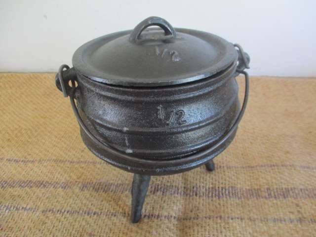Nice Falkirk 3 Legged Solid Cast Iron Size 1/2 Potjie Pot
