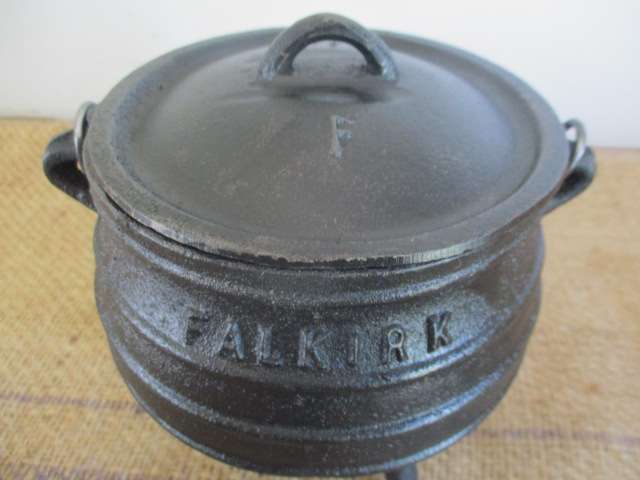 Nice Falkirk 3 Legged Solid Cast Iron Size 1/2 Potjie Pot