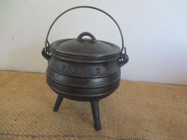 Nice Falkirk 3 Legged Solid Cast Iron Size 1/2 Potjie Pot