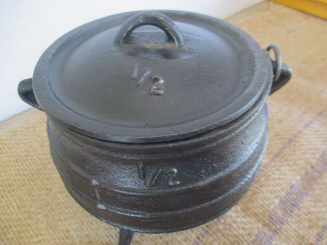 Nice Falkirk 3 Legged Solid Cast Iron Size 1/2 Potjie Pot