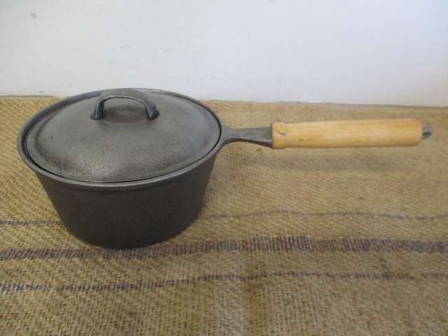 Beautiful Vintage Taiwan 20T Cast Iron Lidded Sauce Pan