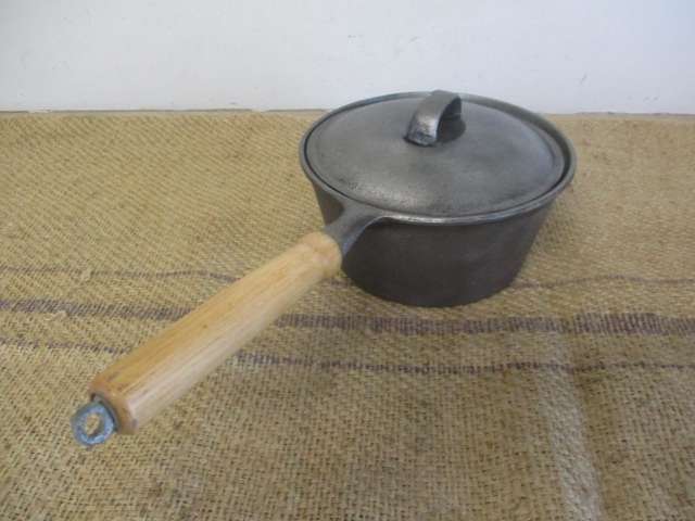 Beautiful Vintage Taiwan 20T Cast Iron Lidded Sauce Pan