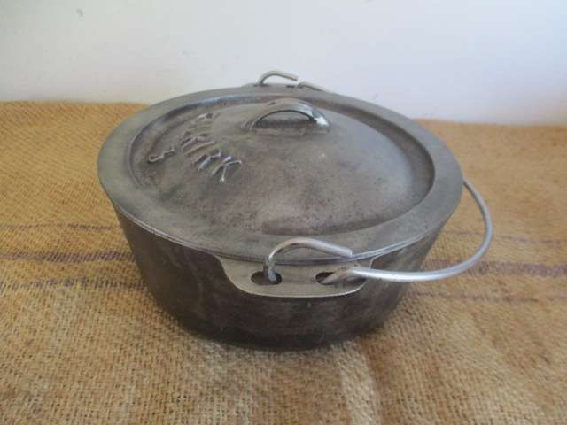 Lovely Sizable Vintage Falkirk No 10 Cast Iron Flat Bottom Pot With Falkirk No 3 Lid