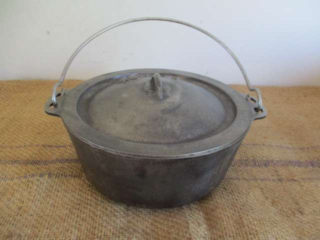 Lovely Sizable Vintage Falkirk No 10 Cast Iron Flat Bottom Pot With Falkirk No 3 Lid