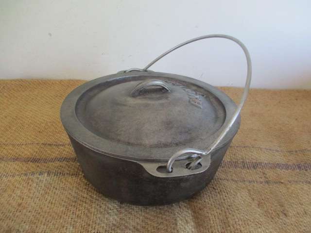 Lovely Sizable Vintage Falkirk No 10 Cast Iron Flat Bottom Pot With Falkirk No 3 Lid