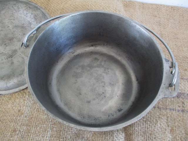Lovely Sizable Vintage Falkirk No 10 Cast Iron Flat Bottom Pot With Falkirk No 3 Lid