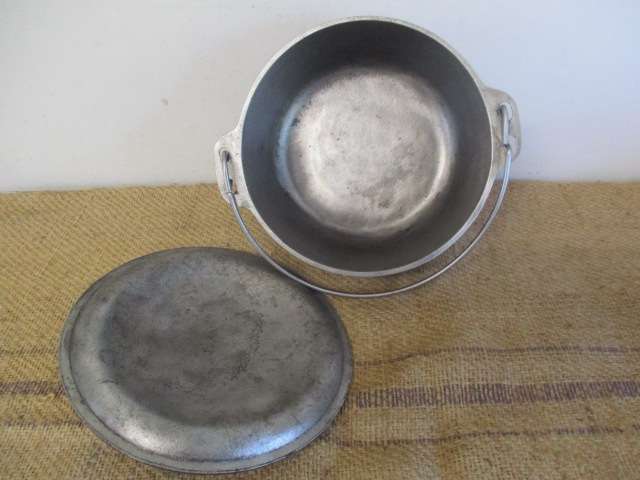 Lovely Sizable Vintage Falkirk No 10 Cast Iron Flat Bottom Pot With Falkirk No 3 Lid