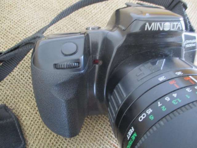 Beautiful Vintage Minolta Dynax 500si SLR 35mm Camera With Extras   1994
