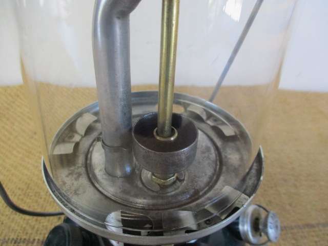 A Fantastic First-Class Vintage Coleman Model 214A700 Kerosene Lantern.  7. 1990.