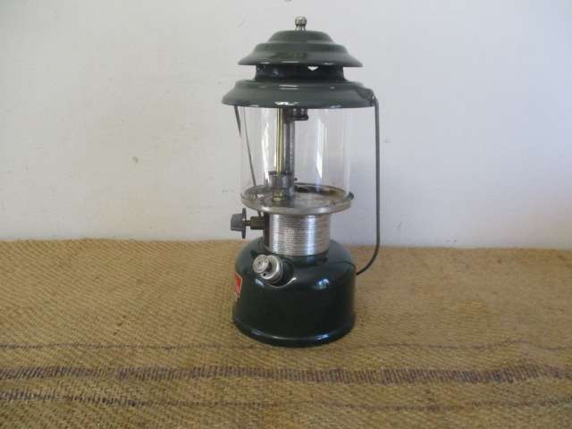 A Fantastic First-Class Vintage Coleman Model 214A700 Kerosene Lantern.  7. 1990.