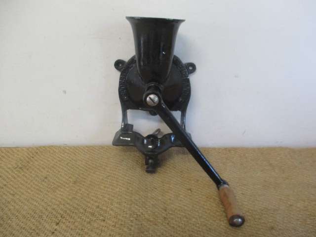 Very Neat And Complete Vintage Cast Iron Spong No 3 Coffee Grinder        Made In England