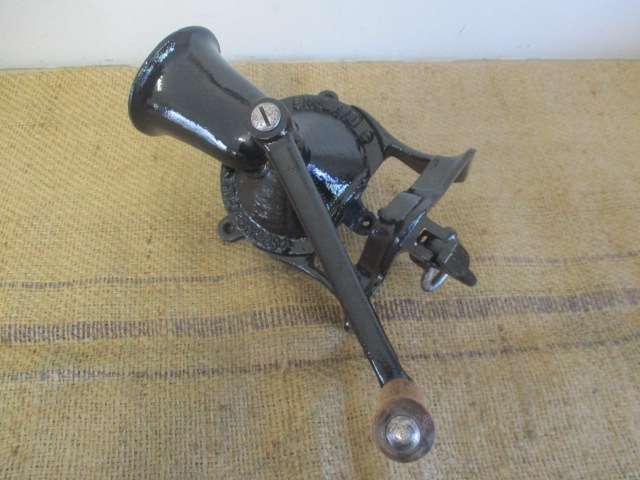 Very Neat And Complete Vintage Cast Iron Spong No 3 Coffee Grinder        Made In England