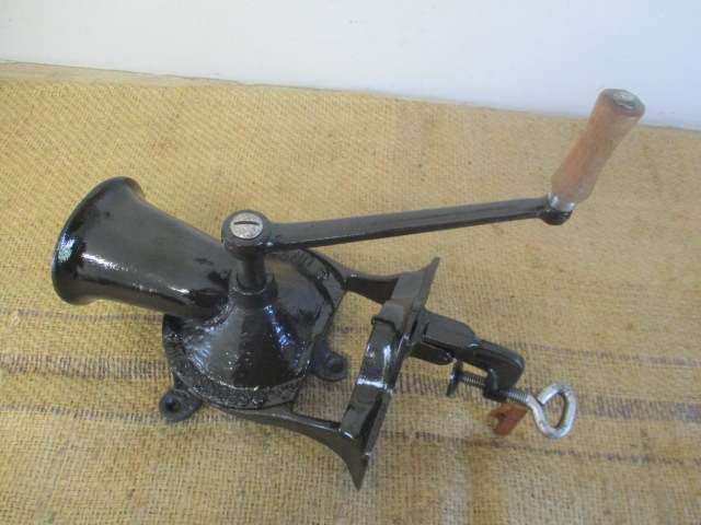 Very Neat And Complete Vintage Cast Iron Spong No 3 Coffee Grinder        Made In England