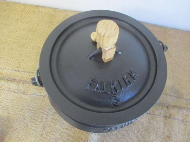 Magnificent And Robust Sizable Vintage Falkirk #3 Three Legged Solid Cast Iron Potjie Pot