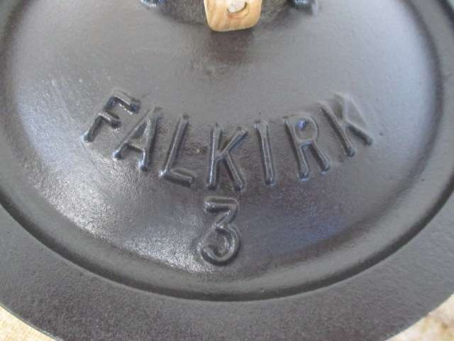 Magnificent And Robust Sizable Vintage Falkirk #3 Three Legged Solid Cast Iron Potjie Pot