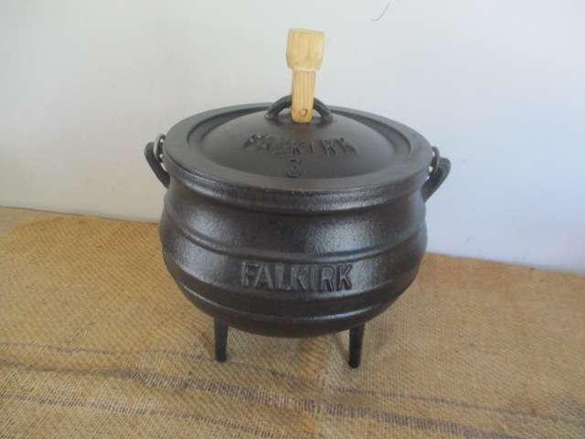 Magnificent And Robust Sizable Vintage Falkirk #3 Three Legged Solid Cast Iron Potjie Pot