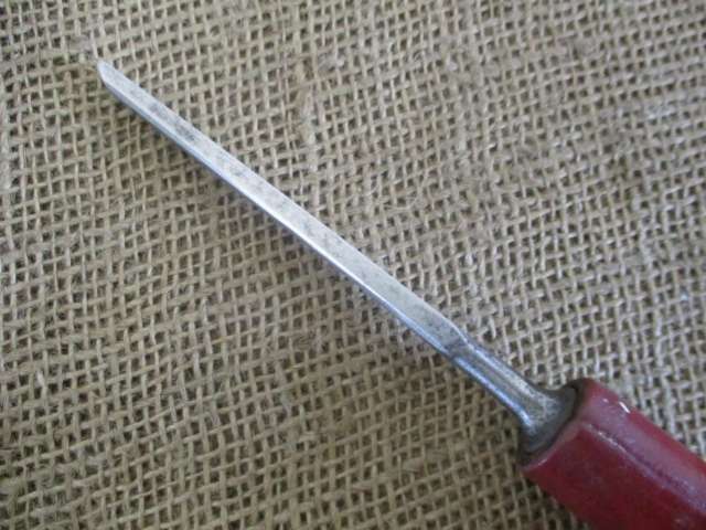 Two Collectable 3/4 inch & 1/4 inch Vintage Carpenter Woodworking Chisels